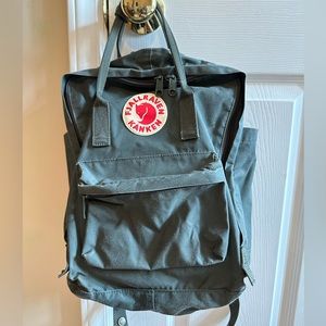 FJALLRAVEN Kanken Backpack